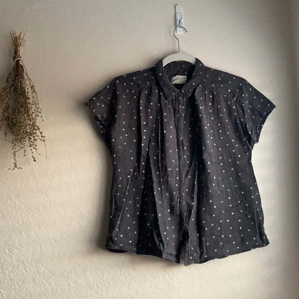 Universal Thread, button up